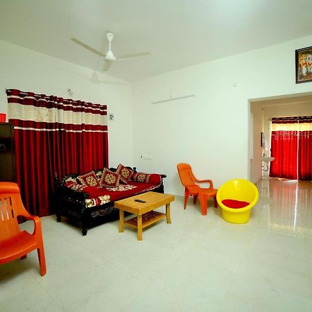 Truelife Homestays - Alamelu Avenue - Fully Furnished Ac 2Bhk Apartments In Tirupati - Walkable To Restaurants & Super Market - Fast Wifi - Kitchen - Easy Access To Airport, Railway Station, Sri Padmavathi & Tirumala Temple Kültér fotó