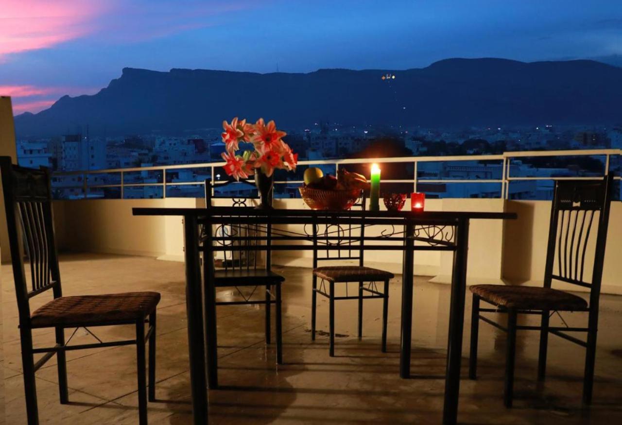 Truelife Homestays - Alamelu Avenue - Fully Furnished Ac 2Bhk Apartments In Tirupati - Walkable To Restaurants & Super Market - Fast Wifi - Kitchen - Easy Access To Airport, Railway Station, Sri Padmavathi & Tirumala Temple Kültér fotó